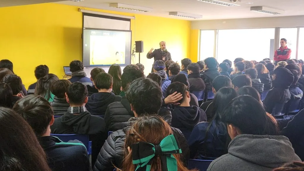 Seguridad Municipal, PDI y DAEM impulsan taller integrativo para prevenir violencia escolar en Rengo – Ilustre Municipalidad de Rengo